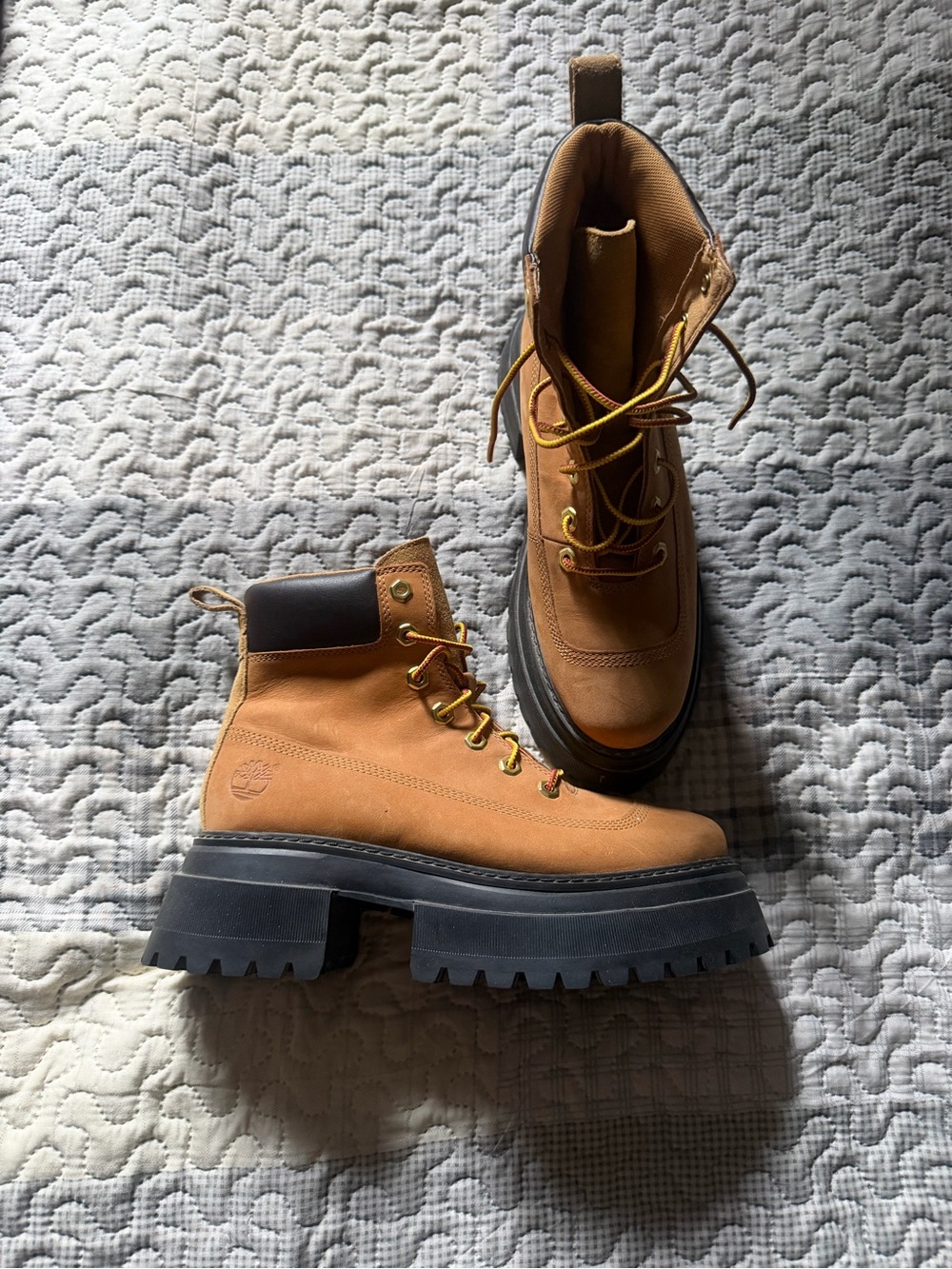Women’s timberland sky 6 inch lace up platform boot 7.5